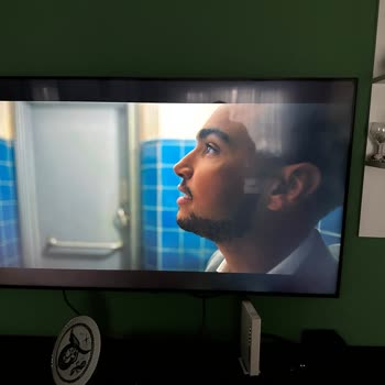 Yeni Televizyonda Işık Sızması Sorunu Normal Sayılıyor Ve Değişim Reddedildi