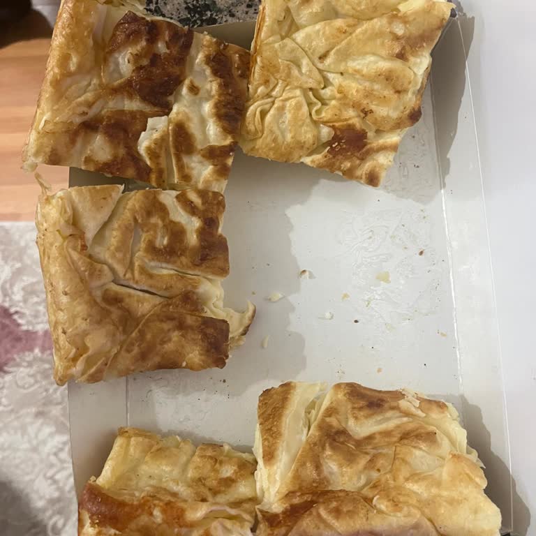Böreklerin Kenar Parçaları Ve Taze Olmayan Baklava Nedeniyle Hızlı İade Talebi