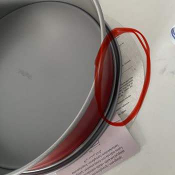 Hasarlı Kek Kalıbı Ve Mağazadan Geri Dönüş Yok