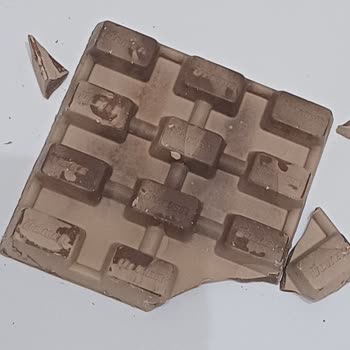 Ülker Sütlü Çikolatasının Renk Bozukluğu Güvenimizi Sarsıyor