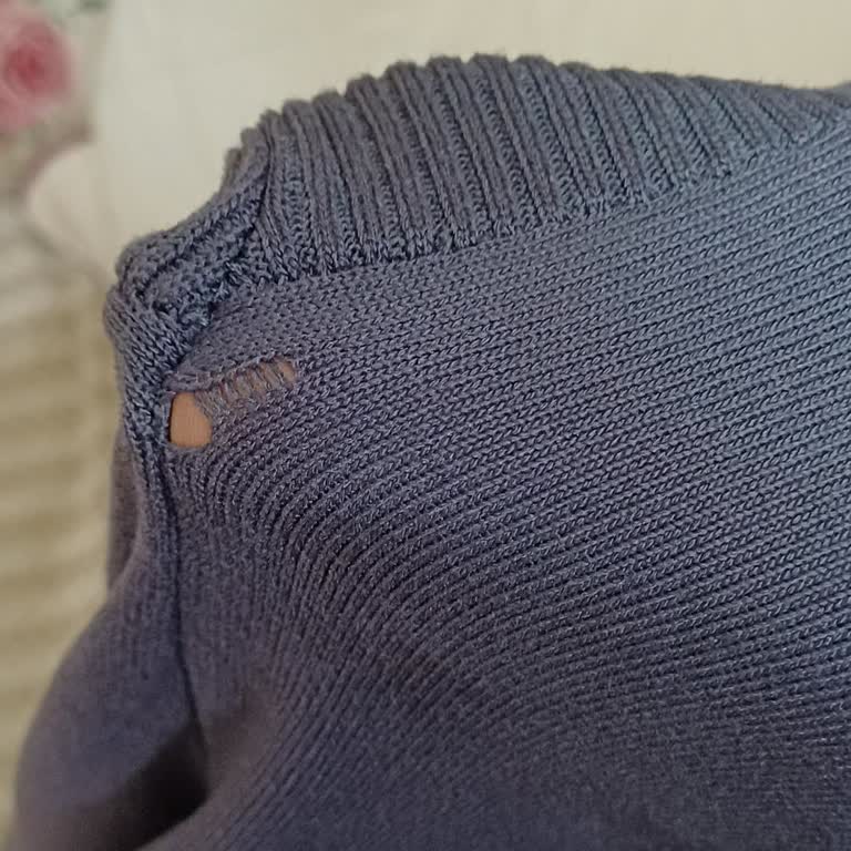 Kısa Sürede Yırtılan Triko Takım İçin Değişim Ve Para İadesi Talebi