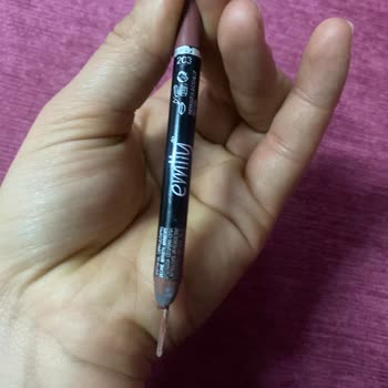 Emily Dudak Kaleminden Çıkan İğne