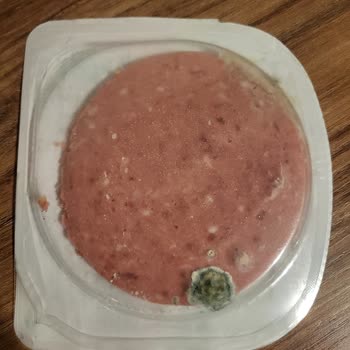 A101 Müddeti Geçmiş Ve Küflü Salam Satışı Sağlık Tehlikesi Yaratıyor