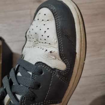 Nike Forum Mağazasındaki Ayakkabının Dış Kaplamasının Soyulması Ve İade Talebi