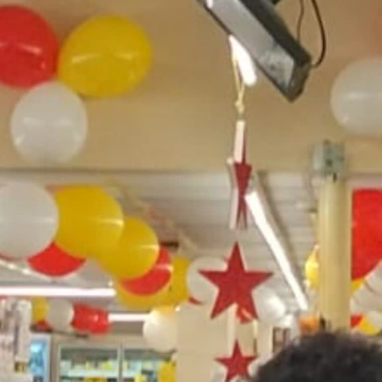 Antalya Meydan Şok Markette Taraftar Süslemeleri Kurumsal Kimliğe Uymuyor