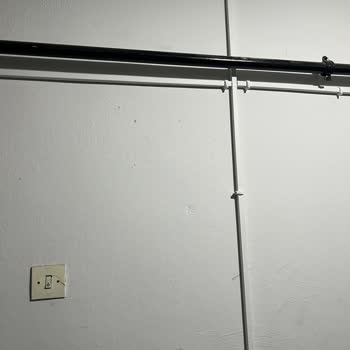 Türk Telekom'un Özensiz Fiber Kurulumu Duvar Hasarı Ve Temizlik Sorununa Neden Oldu