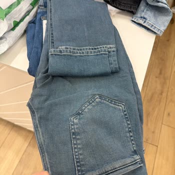 Mavi Pantolonlarım Eridi Ve Yırtıldı, Çözüm Bekliyorum