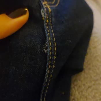 İkinci Kullanımda Fermuar Altı Yırtılan Jean Pantolon İçin Değişim Talebi