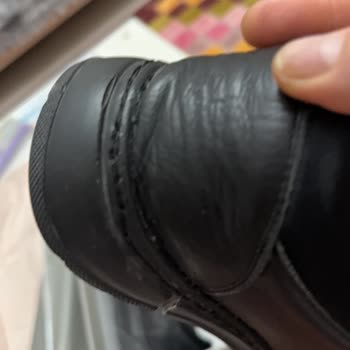 Hotiç Ayakkabısının Kötü Dikiş Tamiri Ve Değişim Talebi