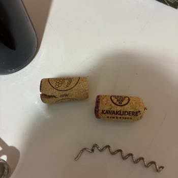 Kavaklıdere Şişesinde Çifte Mantar, Baba Yadigarı Tirbuşon Kırıldı