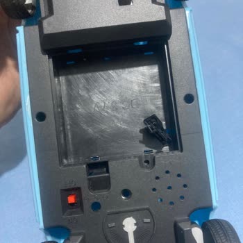 Uzaktan Kumandalı Araçta Pil 500Mah Olmasına Rağmen 1 Dakika Çalışıyor Ve LED'leri Yanmıyor