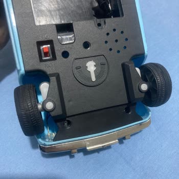 Uzaktan Kumandalı Araçta Pil 500Mah Olmasına Rağmen 1 Dakika Çalışıyor Ve LED'leri Yanmıyor