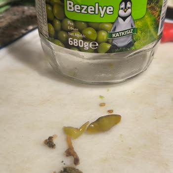 Migros'ta Penguen Bezelye Konservesinde Yabancı Bitki Parçası