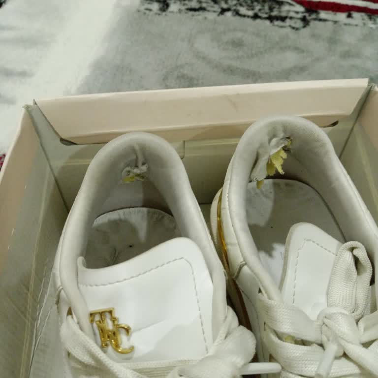 Tamer Tanca Sneaker'ı Az Kullanımda Yırtıldı Ve Para Boşa Gitti