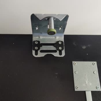 Yalova Aksu Mağazasının Kırık Üst Tekerleği Değiştirilmedi Ve Çözüm Bekliyor