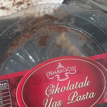BİM Osmanoğlu Çikolatalı Yaş Pastada Plastik Benzeri Yabancı Madde Tespit Edildi