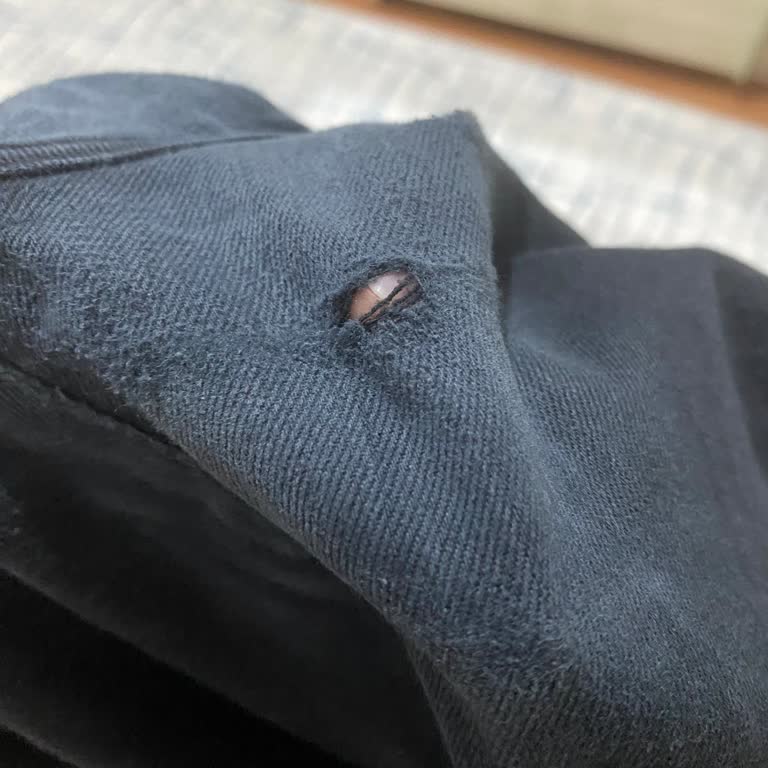 Bacak Arası Erken Yırtılan Mavi Pantolon İçin Değişim Ve İade Talebi