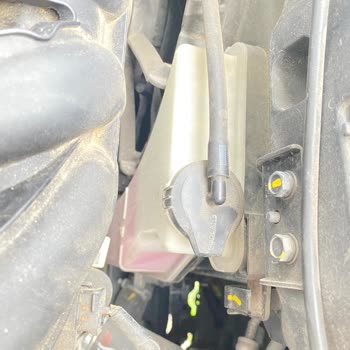 Uytun Hyundai Servisinde Araç İç Döşemeleri Kirli Bırakıldı