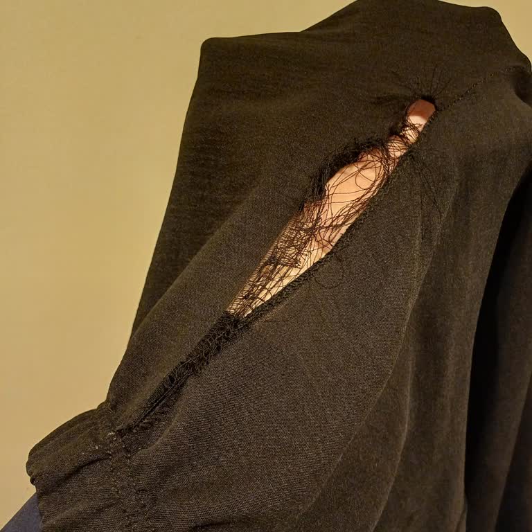 Sevanna Umrede Parçalanan Giyim Takımı, Satıcıdan Yetersiz Açıklama!