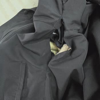 Kışlık Montta Dikiş Atması Ve Çıtçıt Patlaması Sonrası Çözüm Bulamama