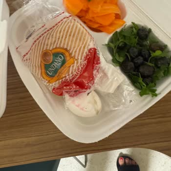 Çam Sakura Şehir Hastanesi Kuru Pilav, Sert Sebze Ve Saygısız Servis!