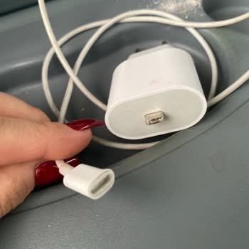 Otobüs Prizinde Alev Alan Şarj Cihazı Güvenlik Riski Yaratıyor