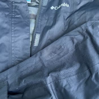 Columbia Montlarında Tasarım Hatası Nedeniyle Kollarında Tüylenme ve Mağaza Ürün İncelemesi Reddi