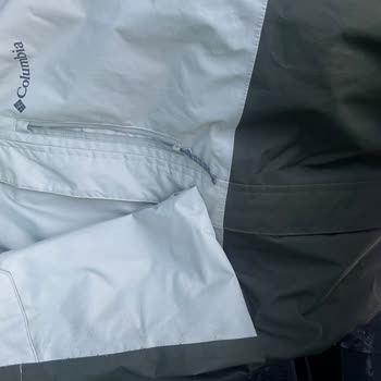 Columbia Montlarında Tasarım Hatası Nedeniyle Kollarında Tüylenme ve Mağaza Ürün İncelemesi Reddi