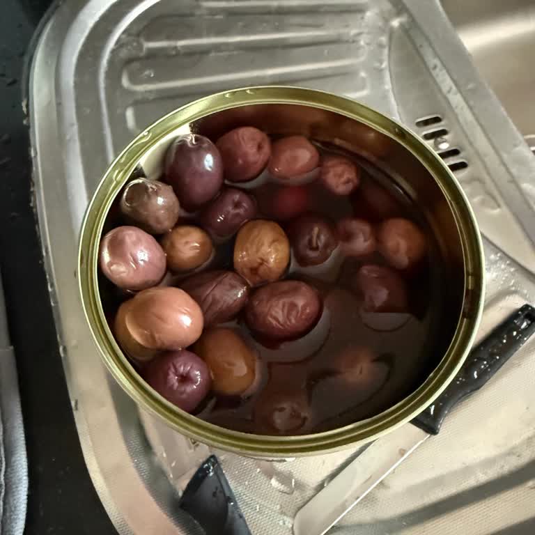 MarmaraBirlik Tenekesinde Zeytin Rengi Ve Tadı Bozuk