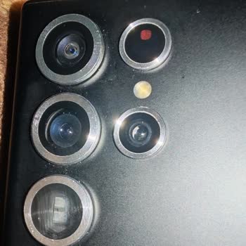 Kamera Lensinde Toz Ve Ekran Jelatini Bozulması