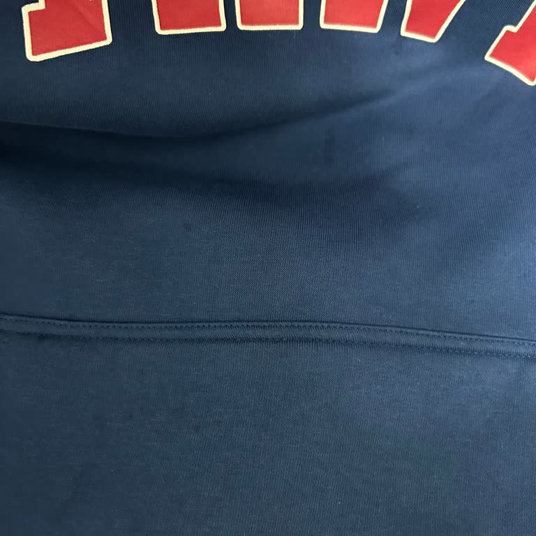 Su Temasıyla Anında Leke Oluşan Mavi Sweatshirtte Kalite Sorunu