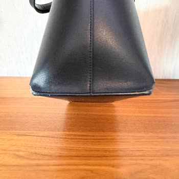 Armani Exchange Deri Çantada Deri Soyulması Ve İade Talebi