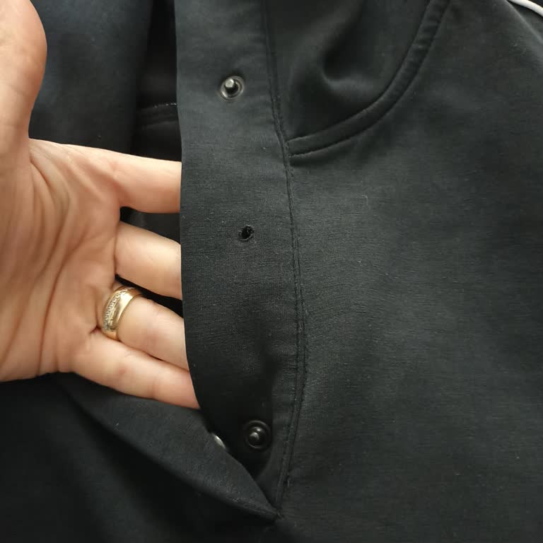 İki Kez Giyilen Yüksek Fiyatlı Sweatshirtte Yıkama Sonrası Yaka Çıtı Kırıldı