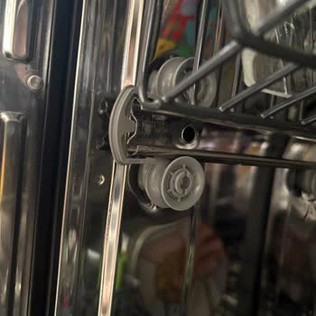 Eksik Bulaşık Makinesi Parçası Ücretsiz Gönderilmedi, Müşteri Kargo Masrafını Kabul Etmiyor