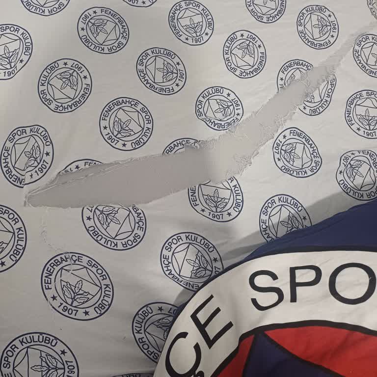 Taç Markalı Nevresim Takımının Çarşafı Tek Kullanımda Yırtıldı