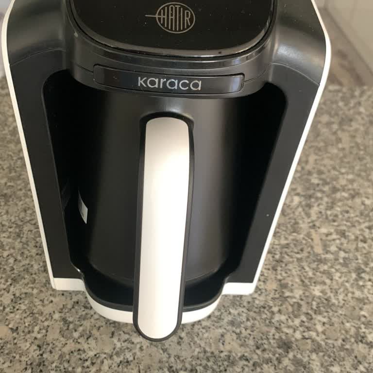 Arızalı Kahve Makinesi Tekrar Tekrar Servise Götürülüyor Ve Yaşlılar Zorlanıyor