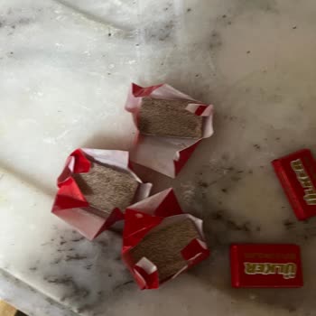 Mantar Büyüyen Ülker Napoliten Çikolatası Sağlığa Uygun Değil