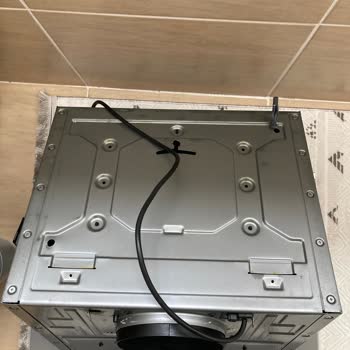 Aspiratör Tek Vida İle Sabitlenmiş, Tehlikeli Montaj Hatası