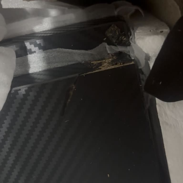 Adore Mobilya’dan Kırık Masanın Değişiminde 20 Gün Cevapsız Kargo