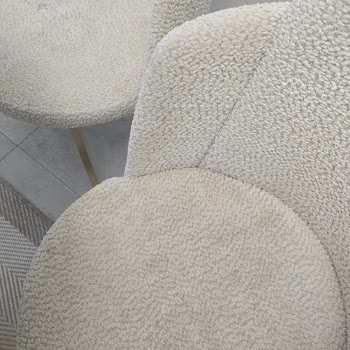 Leke Tutmayan Kumaş Sözü Kırıldı Ve Sandalyeler Zarar Verdi