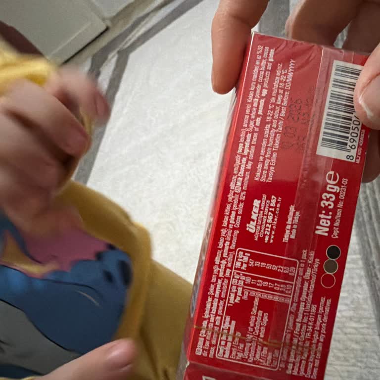 Son Kullanma Tarihinde Olmasına Rağmen Bayat Ve Beyazlamış Ülker Napoliten Çikolata