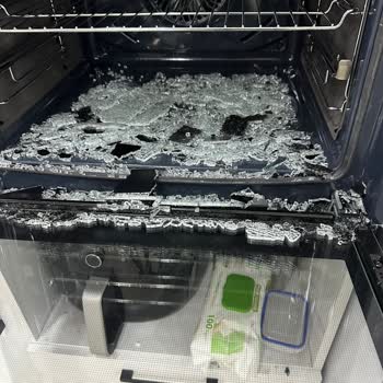 Garanti Kapsamındaki Ankastre Fırının Camı Ücretsiz Değiştirilmelidir