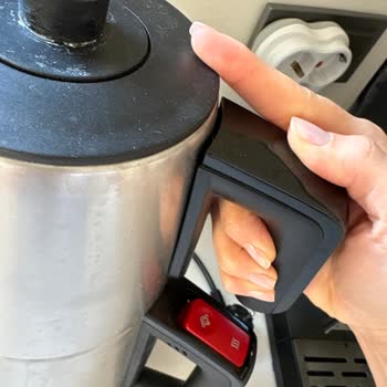 Arçelik Çaycıda Kulp Sallanması Ve Leke Sorunları İçin Değişim Talebi