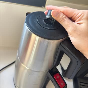 Arçelik Çaycıda Kulp Sallanması Ve Leke Sorunları İçin Değişim Talebi