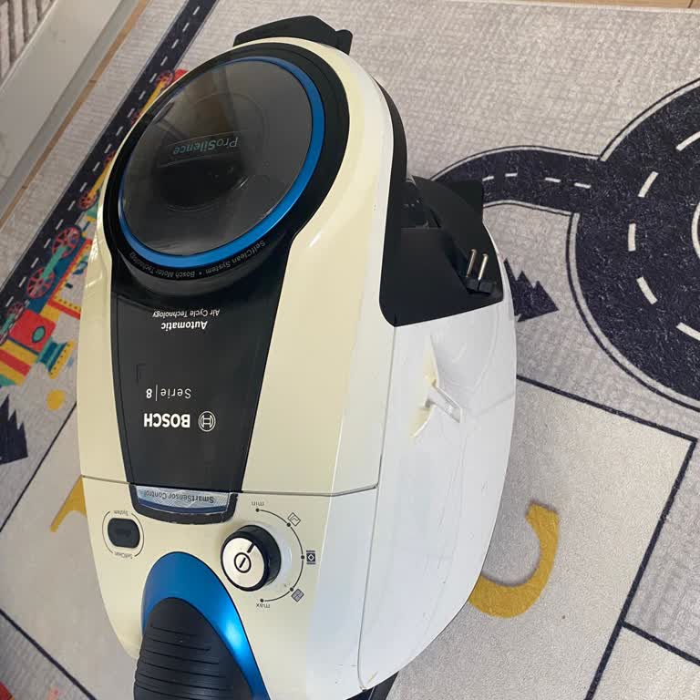 Garanti Kapsamındaki Bosch Süpürge Üst Kapağının Sararması İçin Ücretsiz Değişim Talebi