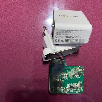 Serious Safety Hazard Complaint – Spigen Quick Charge 3.0 Charger