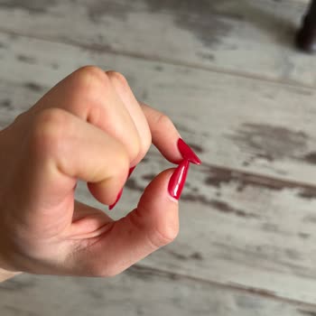 Kalitesiz Oje Ve Kırılan Tırnaklar Nedeniyle 1100 TL İade Talebi