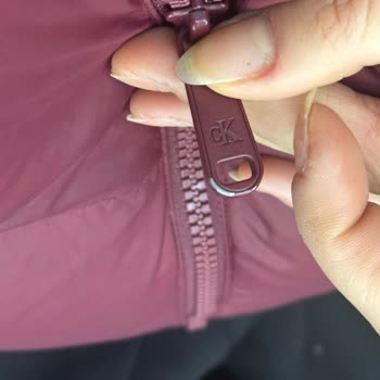 Calvin Klein Montunun Fermuar Metal Kaplamasının Çabuk Soyulması