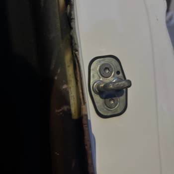 Araç Yetkisiz Sanayiye Çıkarıldı Ve Amatör Onarım Yapıldı