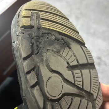 Hepsiburada'dan UVEX İş Ayakkabısında Erken Tabanda Delik Oluşması